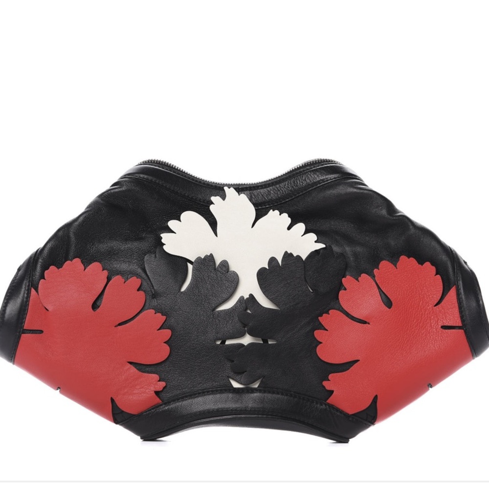 Lambskin Applique Lotus Flower De Manta Clutch
